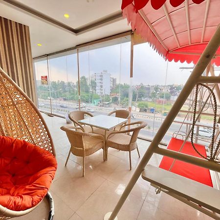 Hotel The Pearl Grand - Top Rated ! Most Awarded ! Parking ! Lift ! Luxury Rooms ! Best Selling Zirakpur Εξωτερικό φωτογραφία