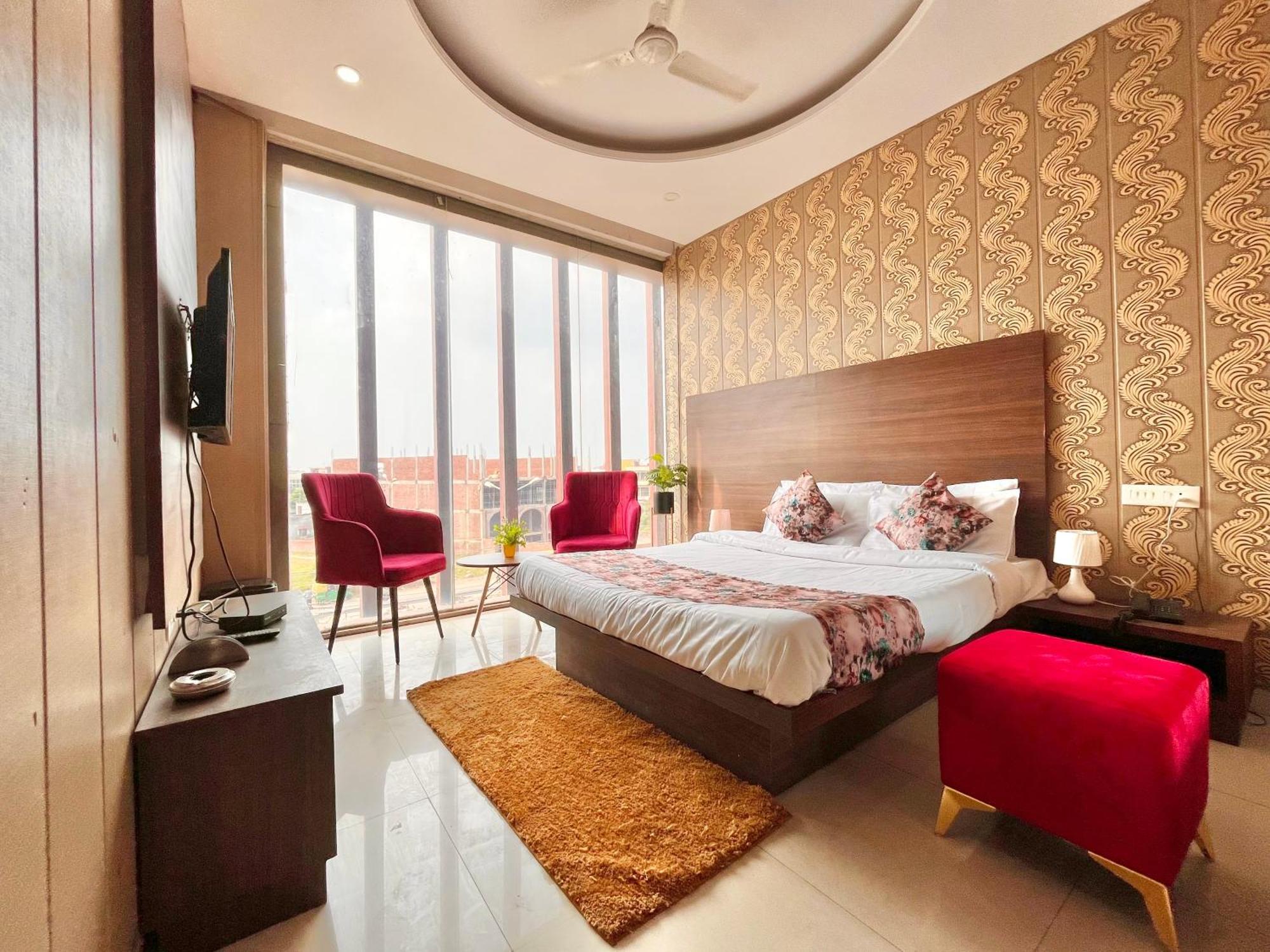 Hotel The Pearl Grand - Top Rated ! Most Awarded ! Parking ! Lift ! Luxury Rooms ! Best Selling Zirakpur Εξωτερικό φωτογραφία