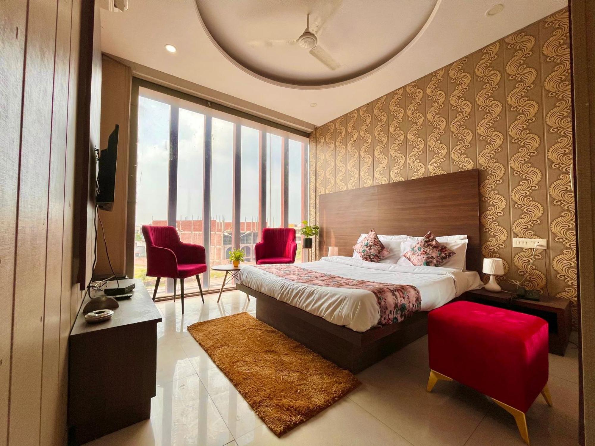 Hotel The Pearl Grand - Top Rated ! Most Awarded ! Parking ! Lift ! Luxury Rooms ! Best Selling Zirakpur Εξωτερικό φωτογραφία