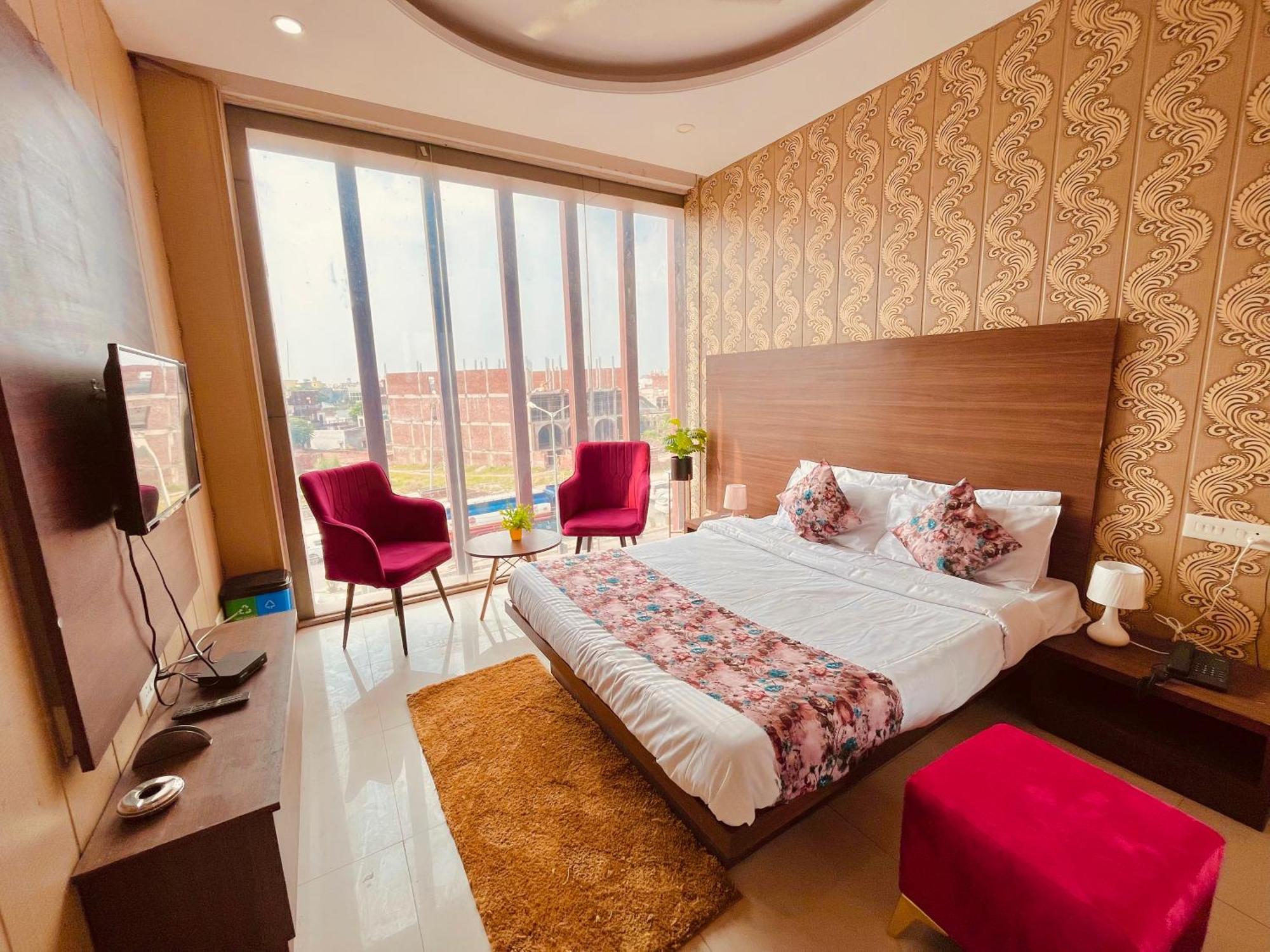 Hotel The Pearl Grand - Top Rated ! Most Awarded ! Parking ! Lift ! Luxury Rooms ! Best Selling Zirakpur Εξωτερικό φωτογραφία