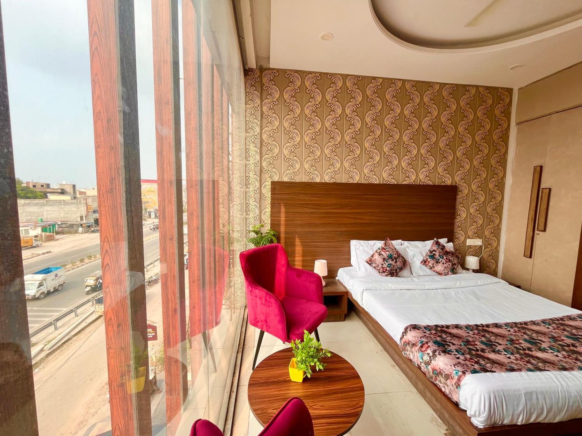 Hotel The Pearl Grand - Top Rated ! Most Awarded ! Parking ! Lift ! Luxury Rooms ! Best Selling Zirakpur Εξωτερικό φωτογραφία