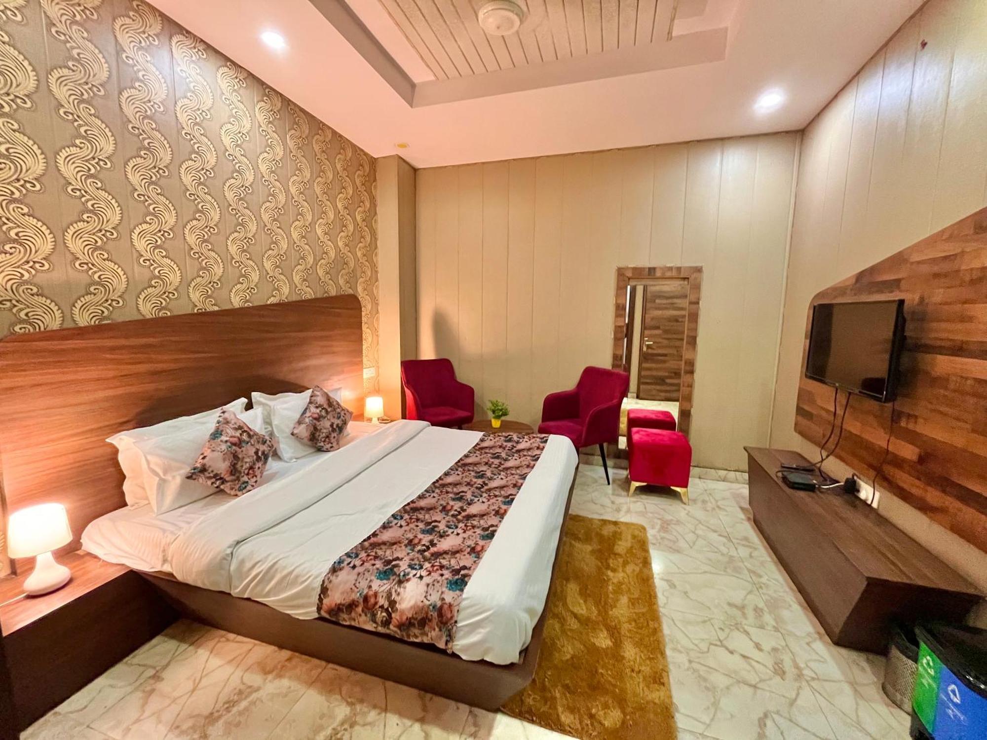Hotel The Pearl Grand - Top Rated ! Most Awarded ! Parking ! Lift ! Luxury Rooms ! Best Selling Zirakpur Εξωτερικό φωτογραφία