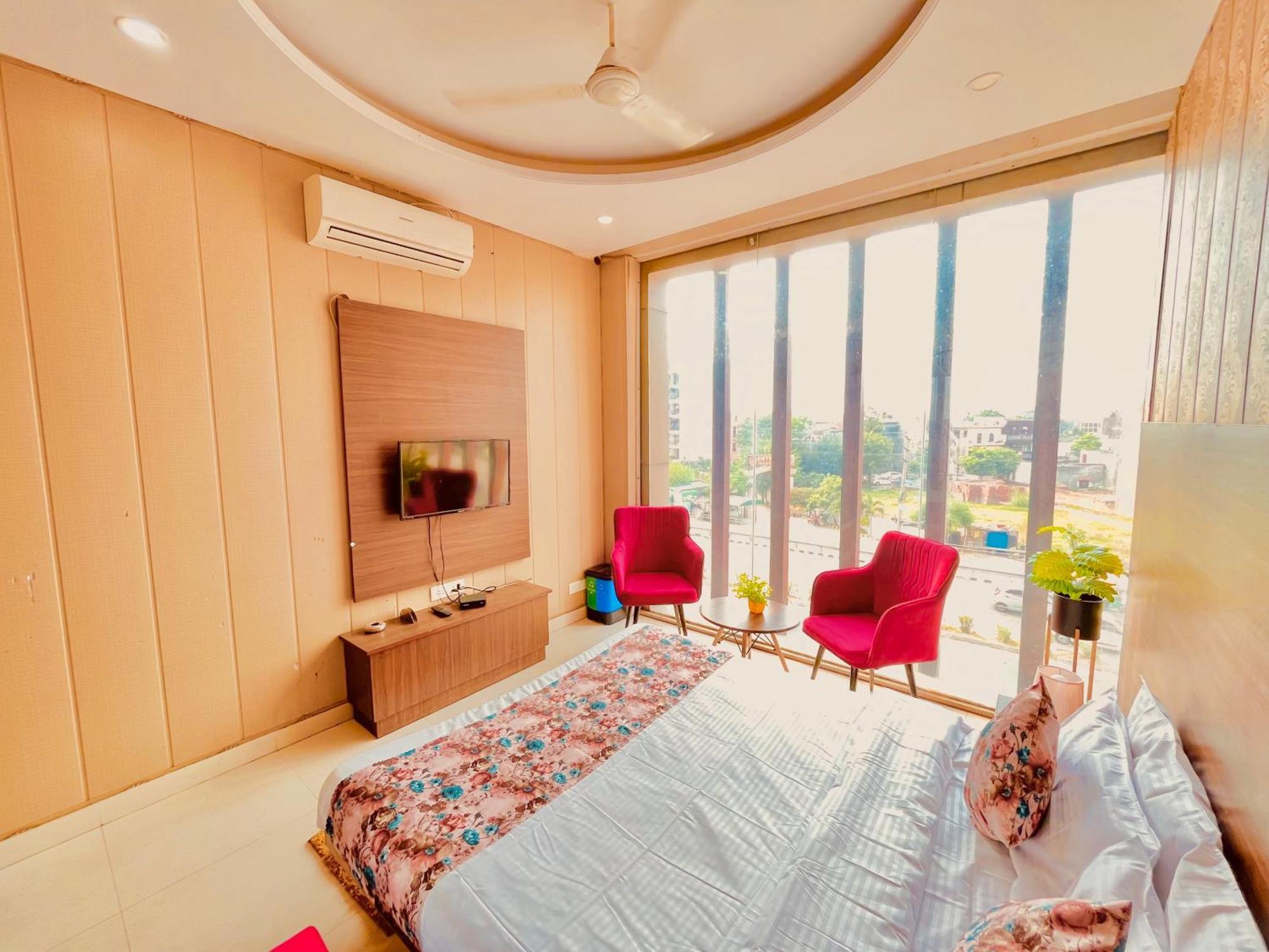 Hotel The Pearl Grand - Top Rated ! Most Awarded ! Parking ! Lift ! Luxury Rooms ! Best Selling Zirakpur Εξωτερικό φωτογραφία