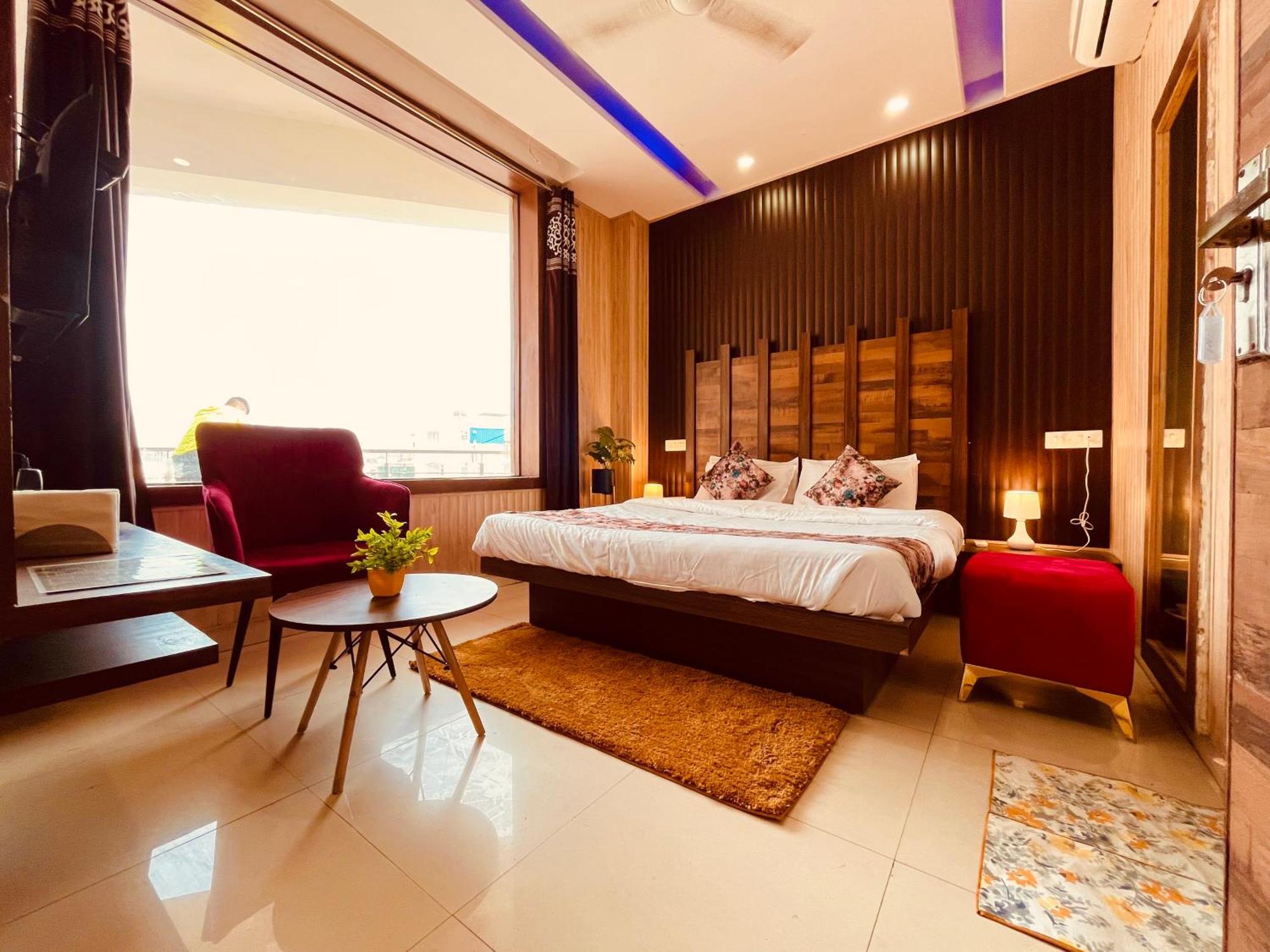 Hotel The Pearl Grand - Top Rated ! Most Awarded ! Parking ! Lift ! Luxury Rooms ! Best Selling Zirakpur Εξωτερικό φωτογραφία