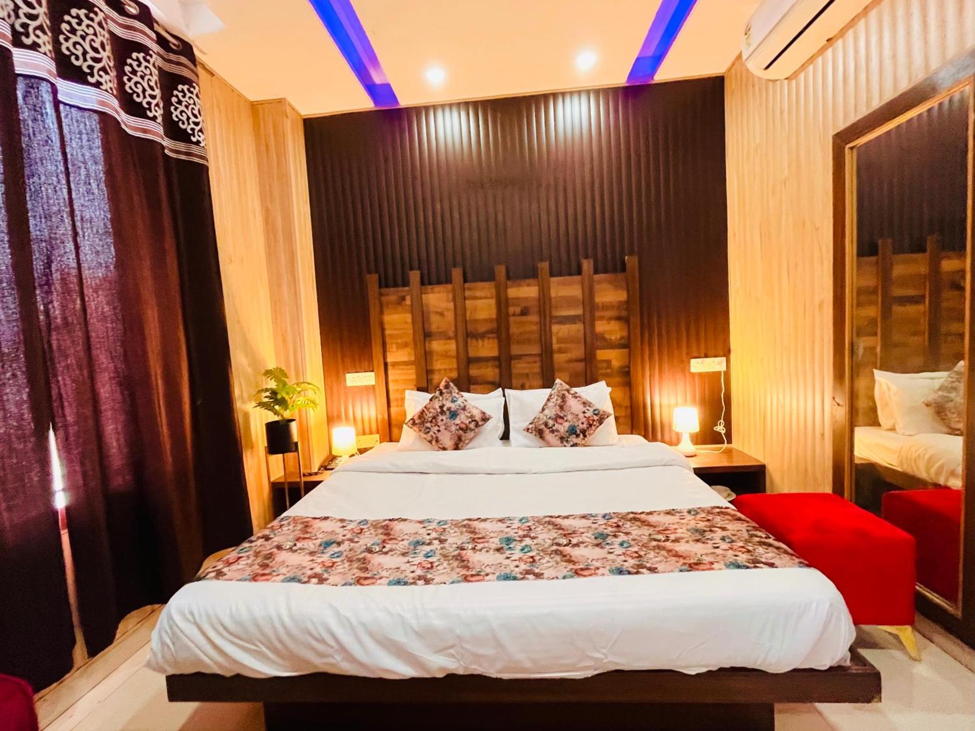 Hotel The Pearl Grand - Top Rated ! Most Awarded ! Parking ! Lift ! Luxury Rooms ! Best Selling Zirakpur Εξωτερικό φωτογραφία